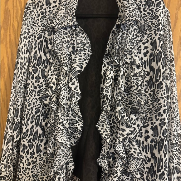 Woman’s Avenue Leopard Button up or Open Blouse. Size 18/20 Ruffle Top. - Picture 2 of 11
